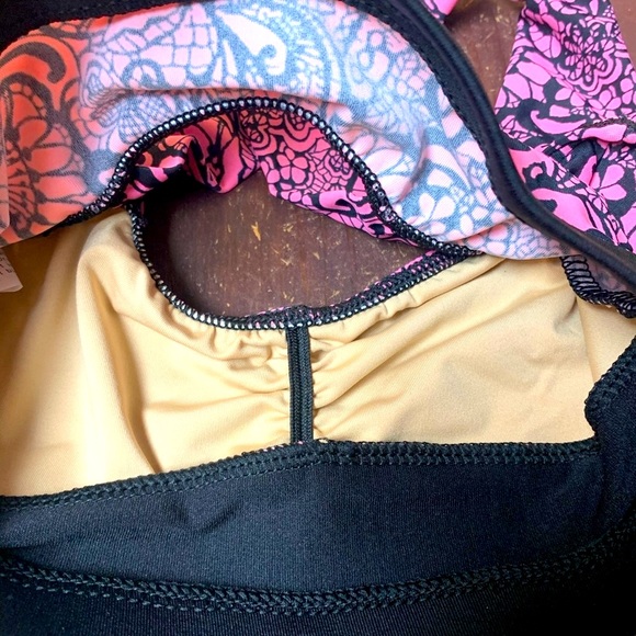 Adult Small Pink & Black Sports Bra & Spandex Bike Shorts Activewear Set NWT - Picture 5 of 5